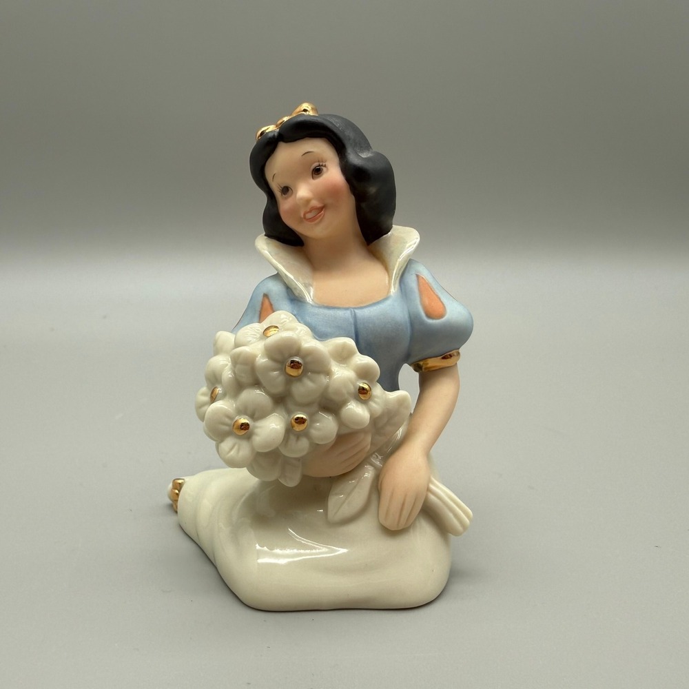Lenox Disney Snow White Salt Shaker 2001 Ivory China Gold Trim Figurine